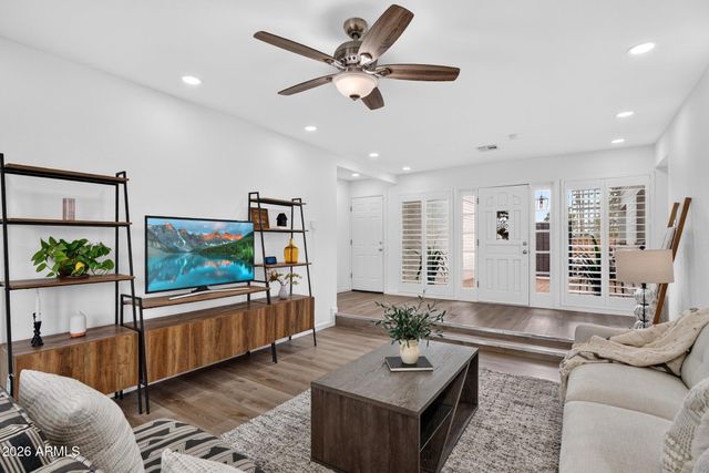 1930 W JOAN DE ARC Avenue, Phoenix, AZ 85029