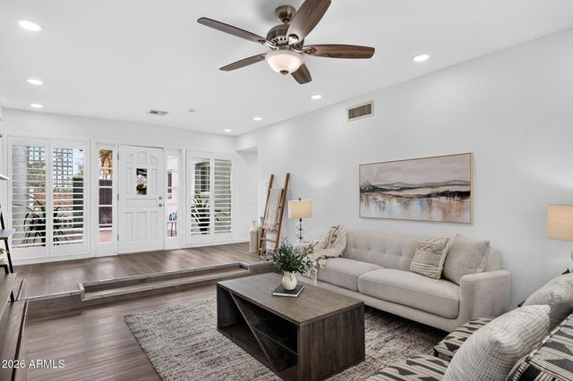 1930 W JOAN DE ARC Avenue, Phoenix, AZ 85029