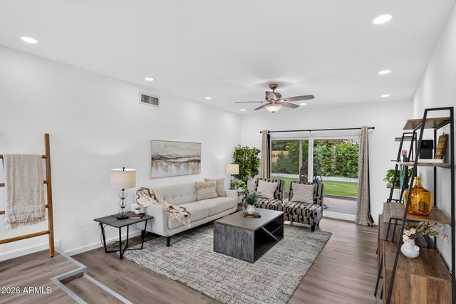 1930 W JOAN DE ARC Avenue, Phoenix, AZ 85029