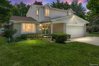 9215 Westbury Avenue, Plymouth, MI 48170