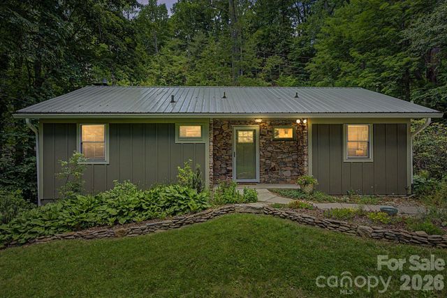 878 Garren Creek Road, Fairview, NC 28730