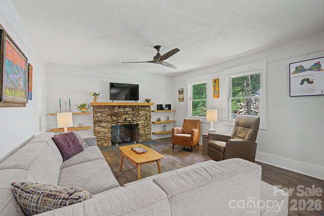 878 Garren Creek Road, Fairview, NC 28730