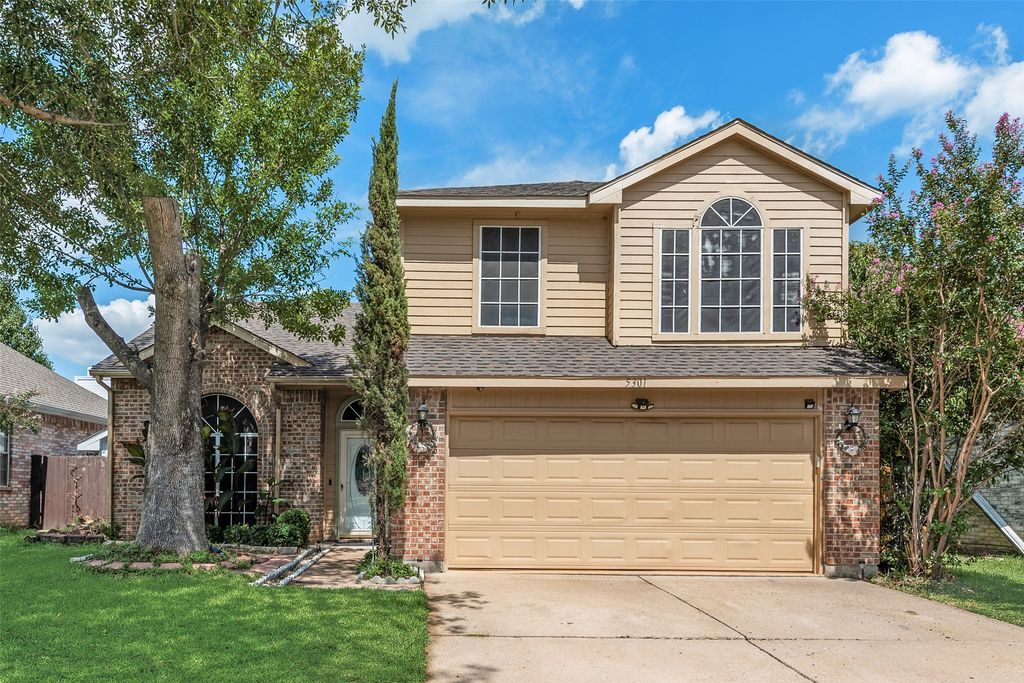 5301 Manhassett Drive, Arlington, TX 76018