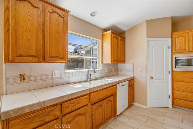 43 East, Madera, CA 93637