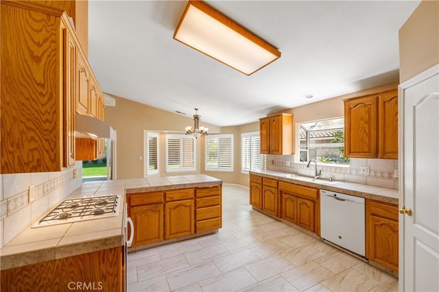 43 East, Madera, CA 93637