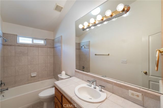 43 East, Madera, CA 93637