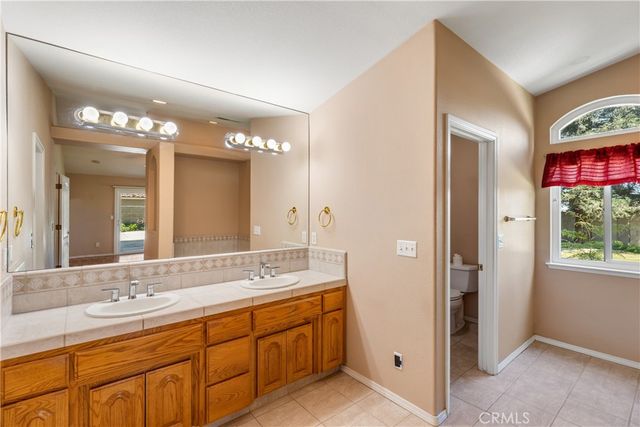 43 East, Madera, CA 93637