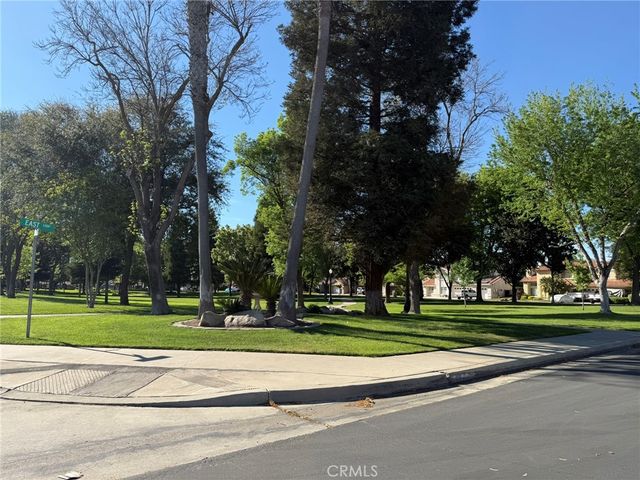 43 East, Madera, CA 93637