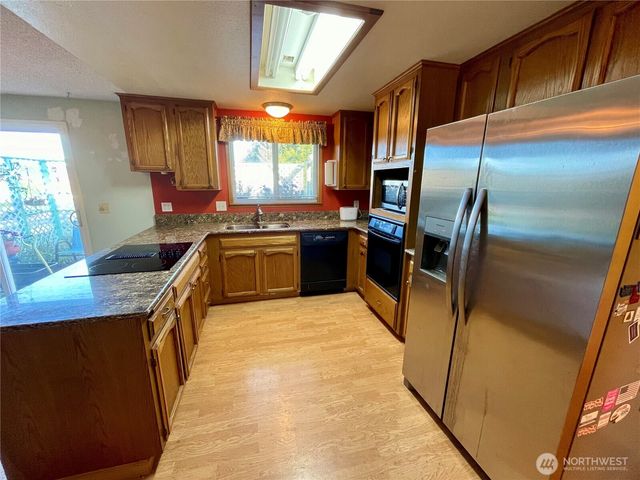 2137 Heritage Way, Oak Harbor, WA 98277