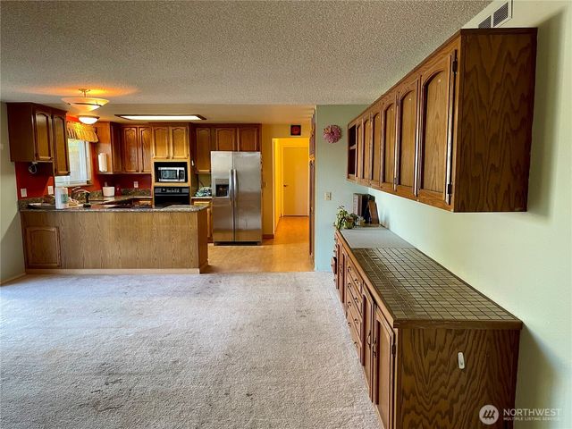 2137 Heritage Way, Oak Harbor, WA 98277