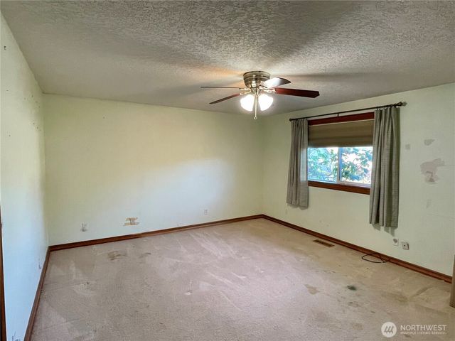 2137 Heritage Way, Oak Harbor, WA 98277