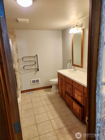 2137 Heritage Way, Oak Harbor, WA 98277