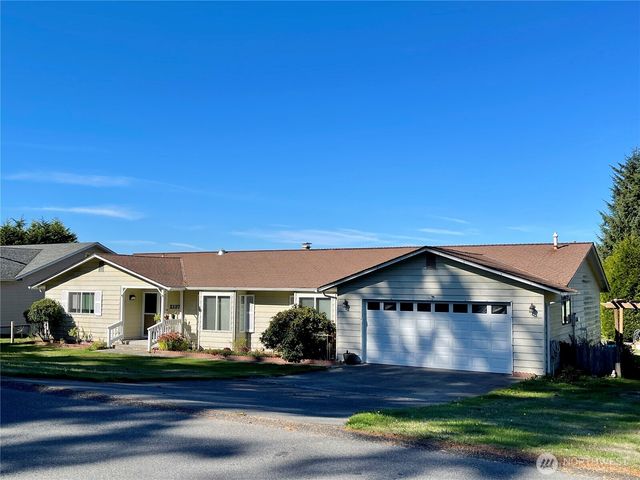 2137 Heritage Way, Oak Harbor, WA 98277