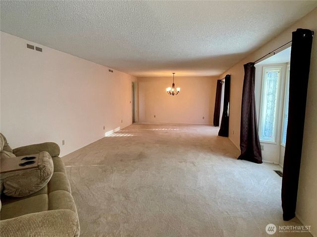 2137 Heritage Way, Oak Harbor, WA 98277