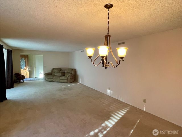 2137 Heritage Way, Oak Harbor, WA 98277