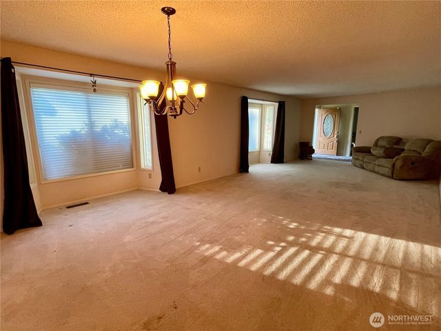 2137 Heritage Way, Oak Harbor, WA 98277