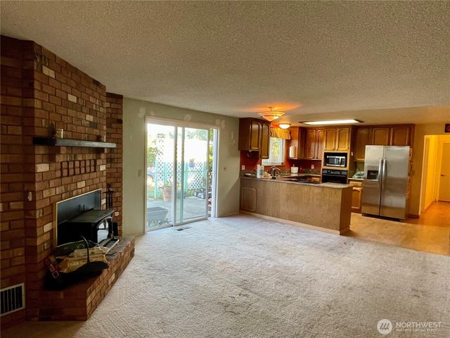 2137 Heritage Way, Oak Harbor, WA 98277