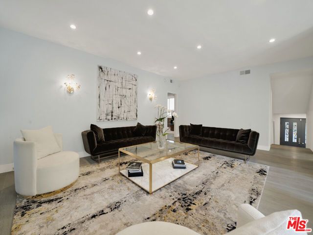 438 N Palm Drive 1, Beverly Hills, CA 90210