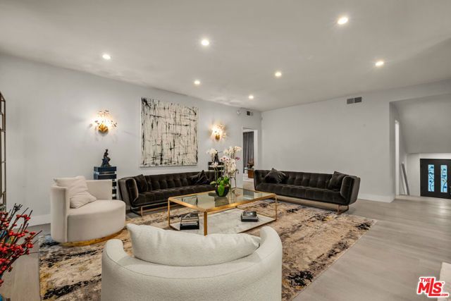 438 N Palm Drive 1, Beverly Hills, CA 90210