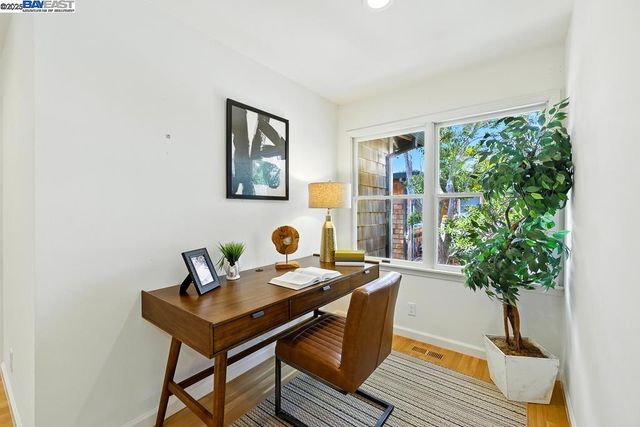 357 Centre Ct, Alameda, CA 94502