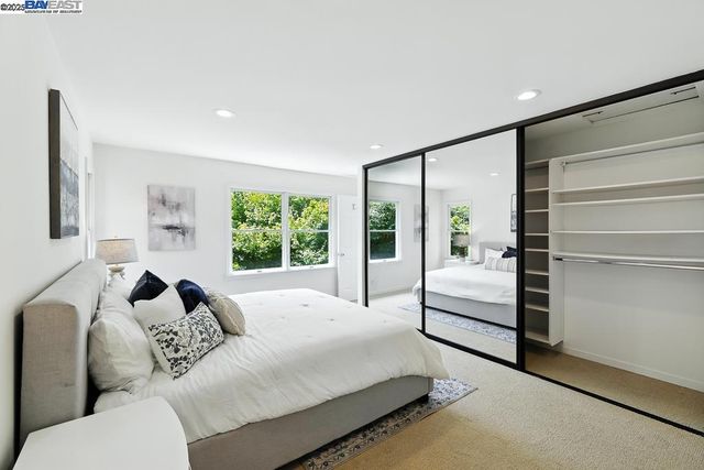 357 Centre Ct, Alameda, CA 94502