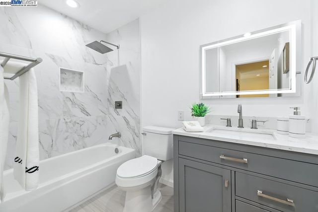 357 Centre Ct, Alameda, CA 94502