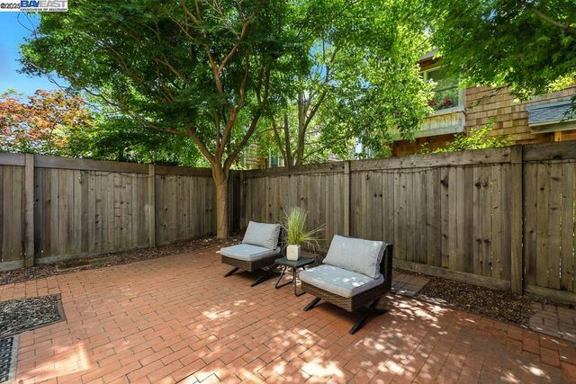357 Centre Ct, Alameda, CA 94502