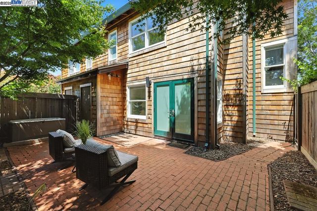 357 Centre Ct, Alameda, CA 94502