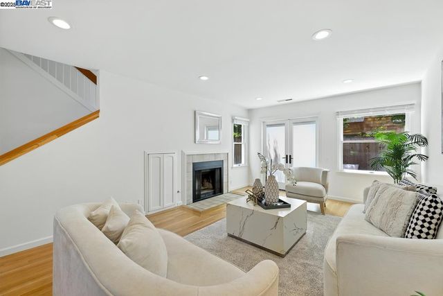 357 Centre Ct, Alameda, CA 94502