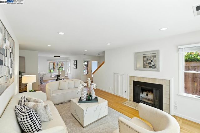 357 Centre Ct, Alameda, CA 94502