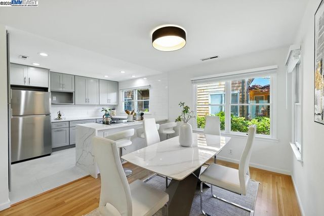 357 Centre Ct, Alameda, CA 94502