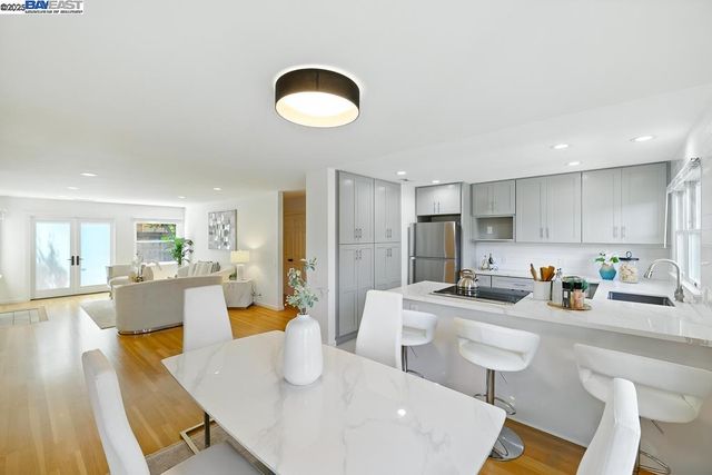357 Centre Ct, Alameda, CA 94502