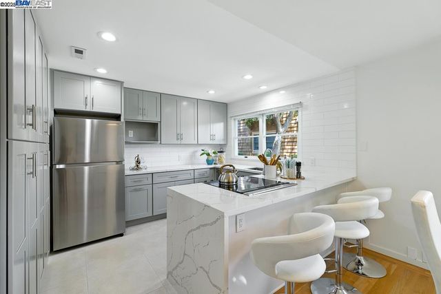 357 Centre Ct, Alameda, CA 94502