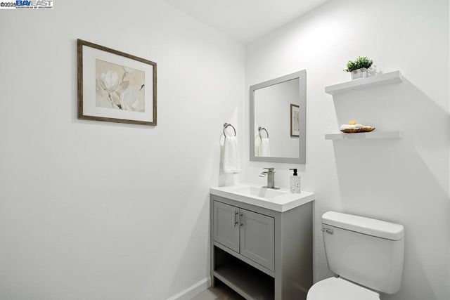 357 Centre Ct, Alameda, CA 94502