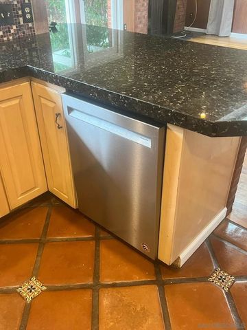 1065 Moana Dr, San Diego, CA 92107