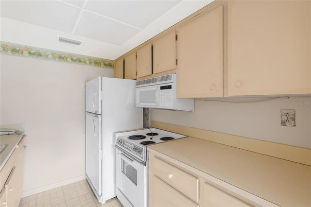 650 PINELLAS POINT DRIVE S 122, St Petersburg, FL 33705