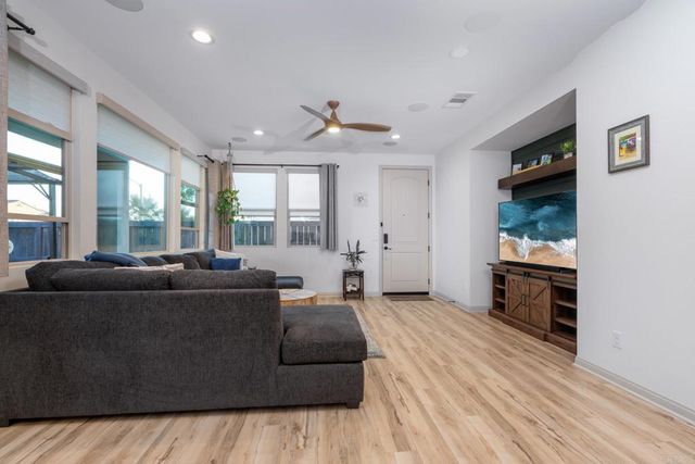 1124 Calle Obsidiana 3, Chula Vista, CA 91913