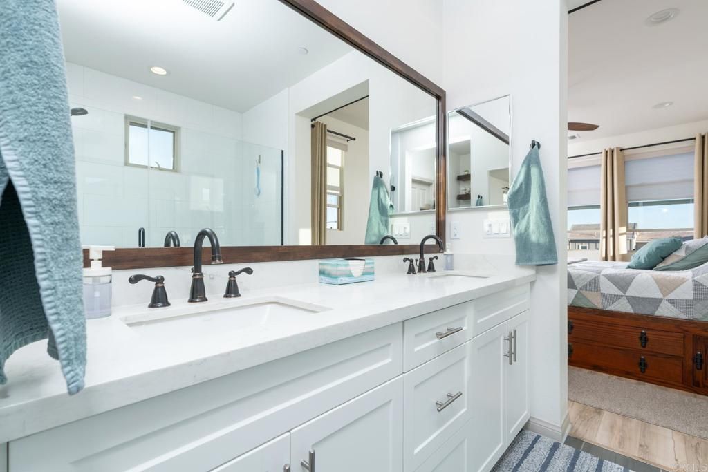 Image 21 of property listing at 1124 Calle Obsidiana 3, Chula Vista, CA 91913