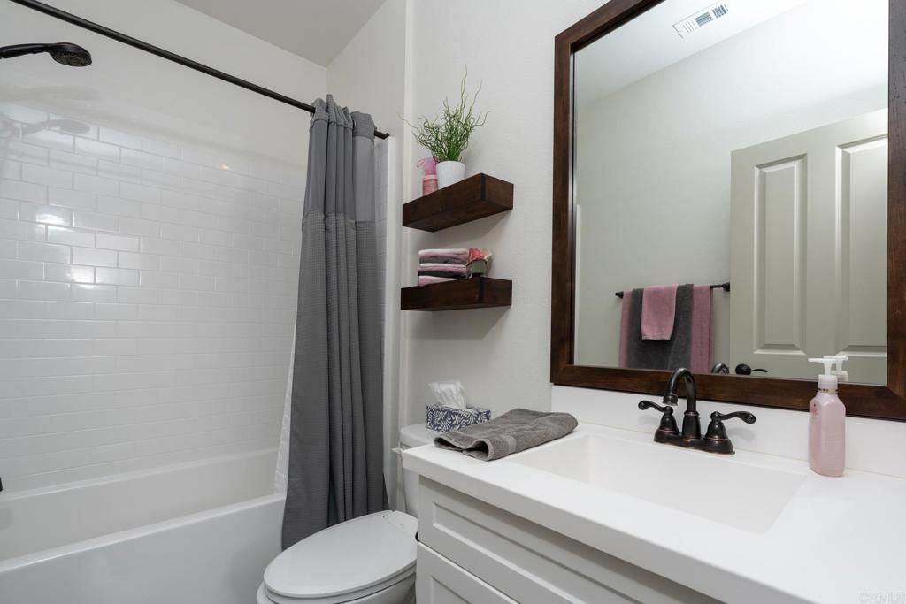 Image 27 of property listing at 1124 Calle Obsidiana 3, Chula Vista, CA 91913