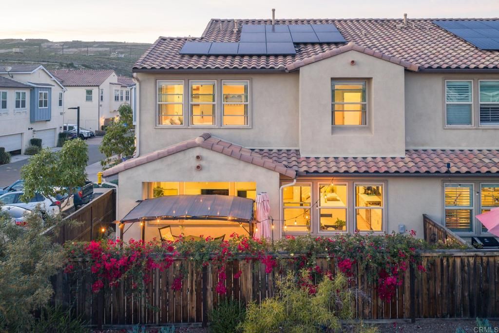 Image 3 of property listing at 1124 Calle Obsidiana 3, Chula Vista, CA 91913