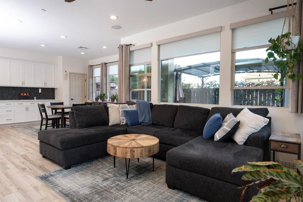 Image 4 of property listing at 1124 Calle Obsidiana 3, Chula Vista, CA 91913