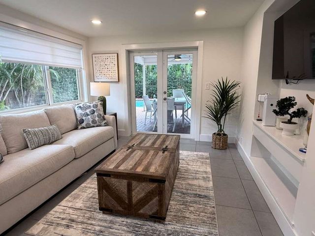 800 SE 11th Court, Fort Lauderdale, FL 33316