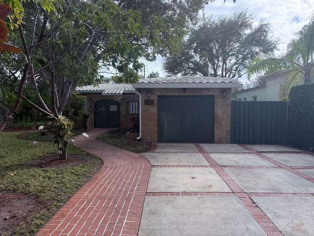 800 SE 11th Court, Fort Lauderdale, FL 33316