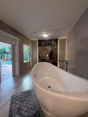 800 SE 11th Court, Fort Lauderdale, FL 33316