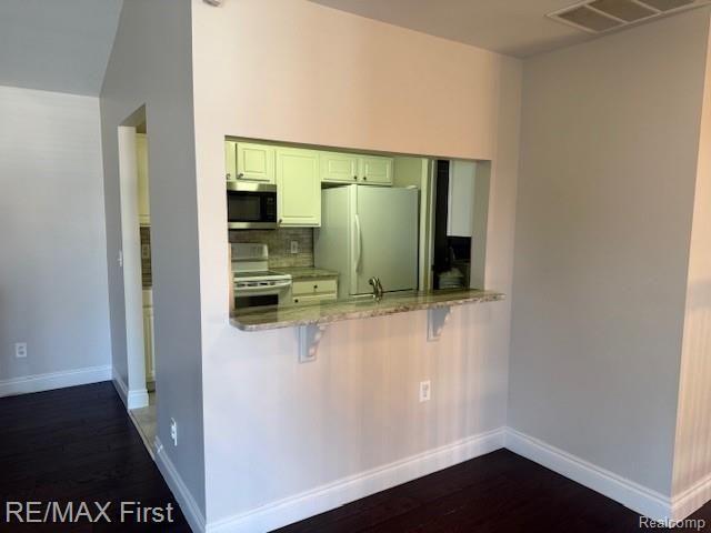 16640 16640 GLENMOOR BLVD Boulevard, Macomb Township, MI 48044