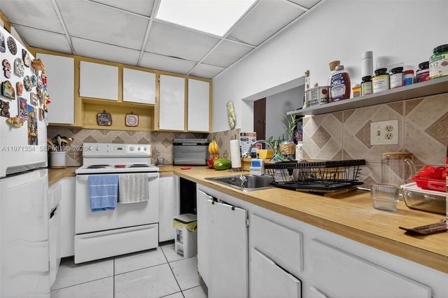 9678 Fontainebleau Blvd 410, Miami, FL 33172