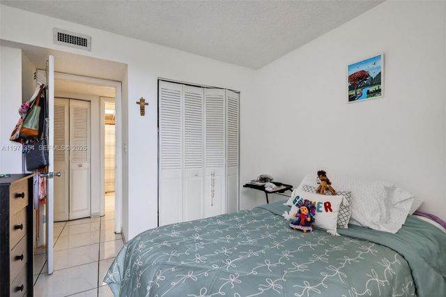 9678 Fontainebleau Blvd 410, Miami, FL 33172