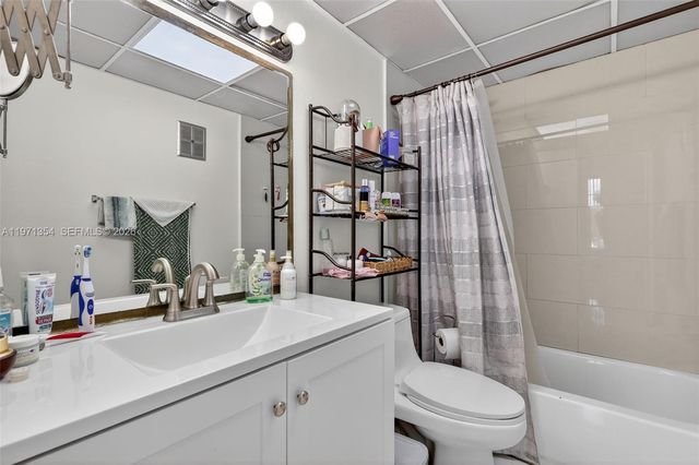 9678 Fontainebleau Blvd 410, Miami, FL 33172