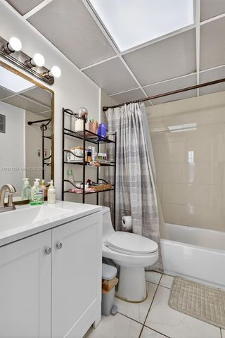 9678 Fontainebleau Blvd 410, Miami, FL 33172