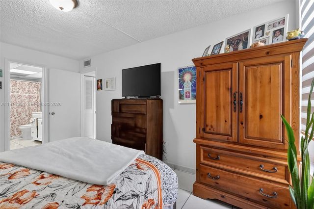 9678 Fontainebleau Blvd 410, Miami, FL 33172